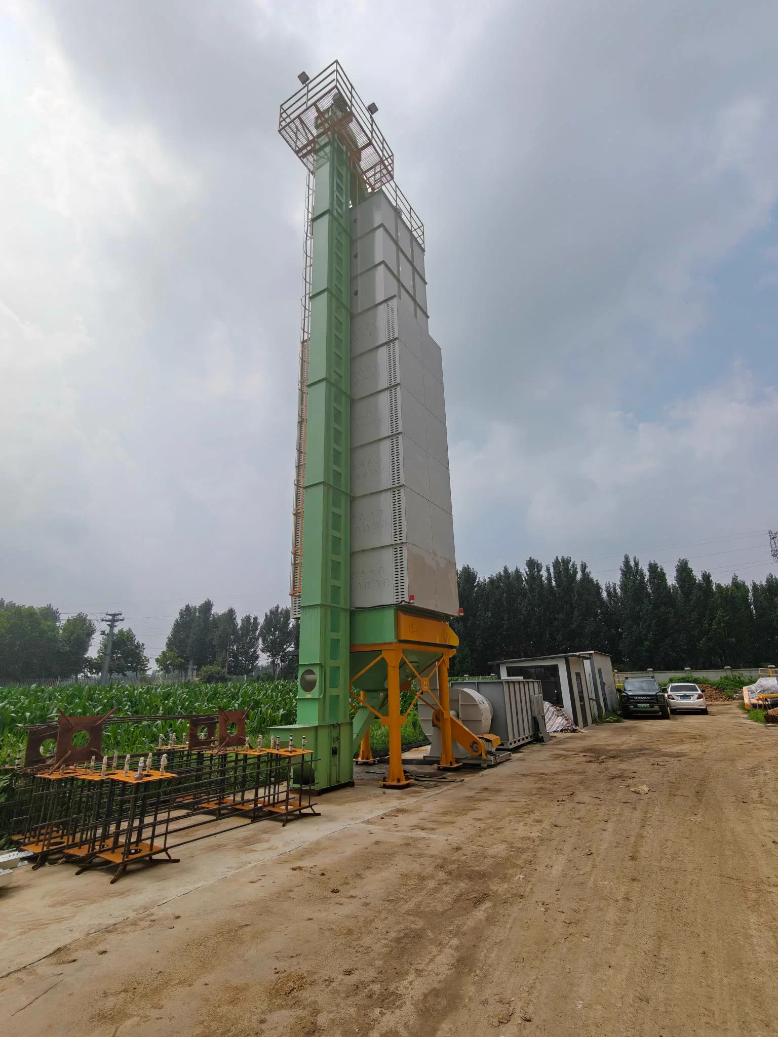 两台5HHL-120连续式谷物干燥机实拍