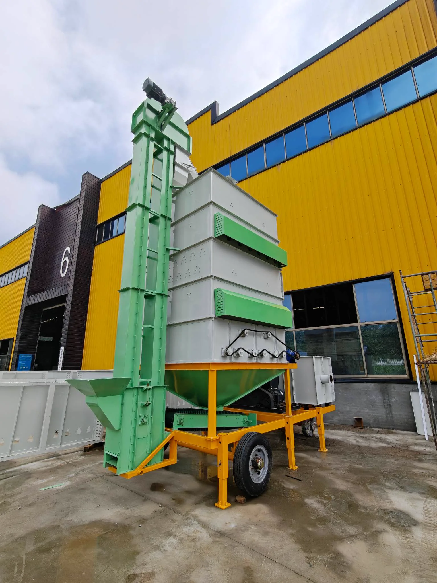 5HP-10移动式谷物干燥机侧前方实拍